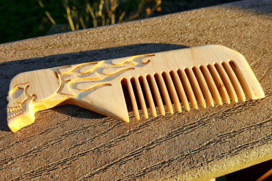 HandleBeard Flaming Skull Comb